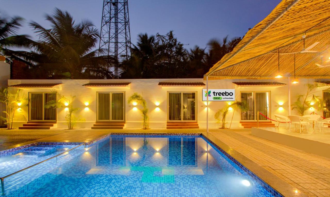 Treebo Code Red Hotel Morjim Buitenkant foto